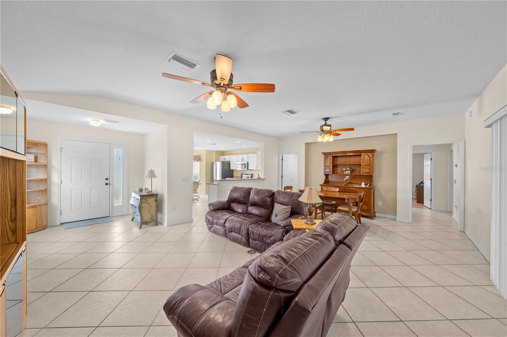 Active With Contract: $239,990 (2 beds, 2 baths, 1488 Square Feet)
