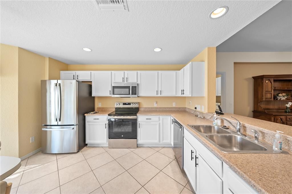 Active With Contract: $239,990 (2 beds, 2 baths, 1488 Square Feet)