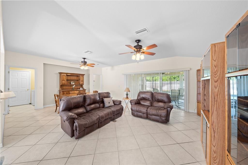 Active With Contract: $239,990 (2 beds, 2 baths, 1488 Square Feet)