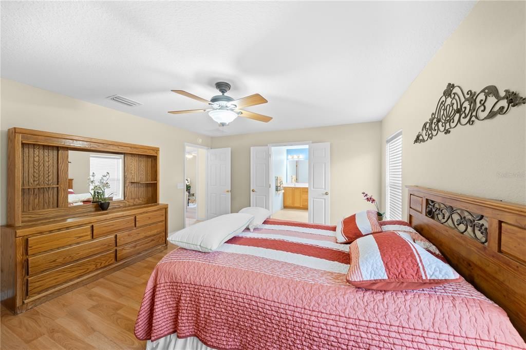 Active With Contract: $239,990 (2 beds, 2 baths, 1488 Square Feet)