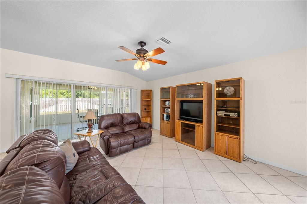 Active With Contract: $239,990 (2 beds, 2 baths, 1488 Square Feet)