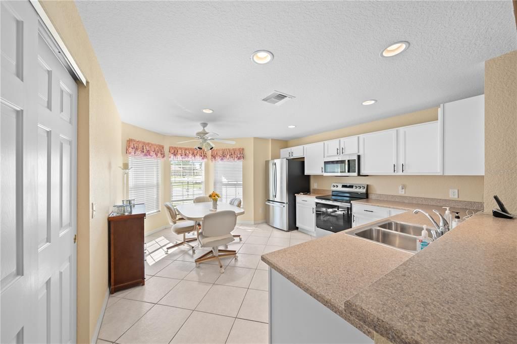 Active With Contract: $239,990 (2 beds, 2 baths, 1488 Square Feet)