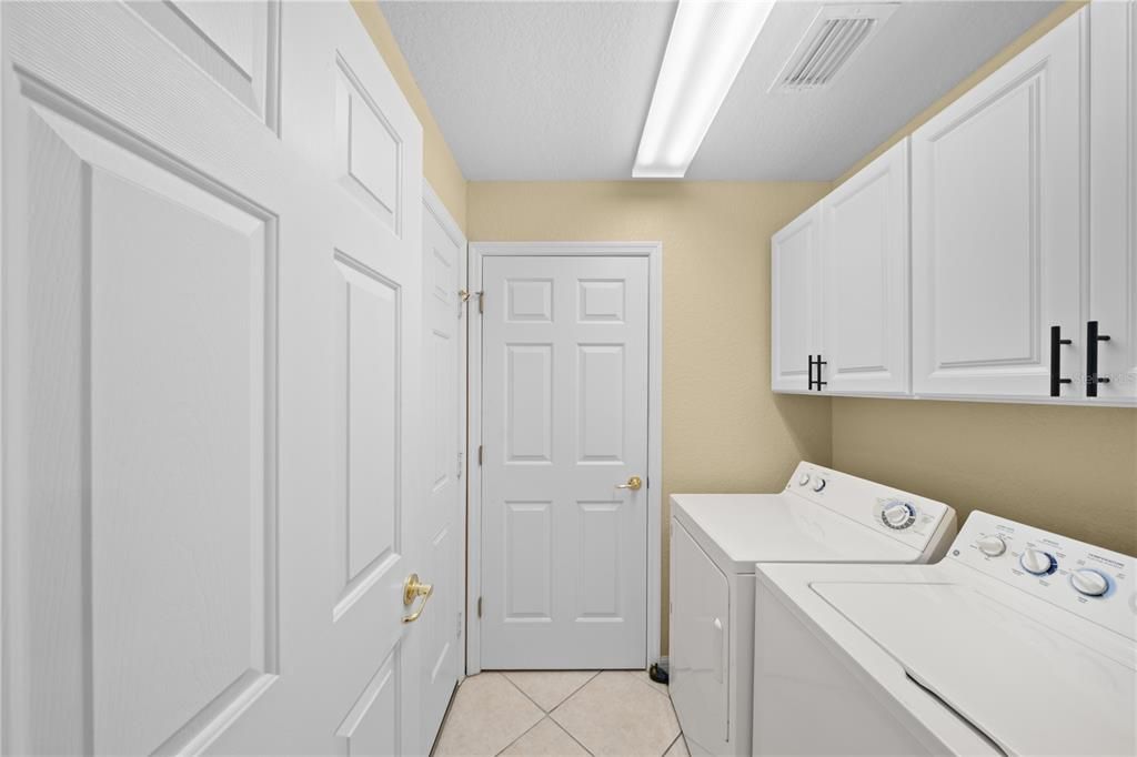 Active With Contract: $239,990 (2 beds, 2 baths, 1488 Square Feet)