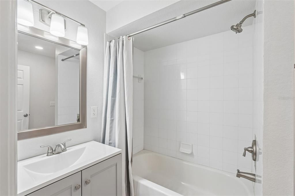 На продажу: $369,900 (4 спален, 2 ванн, 1712 Квадратных фут)