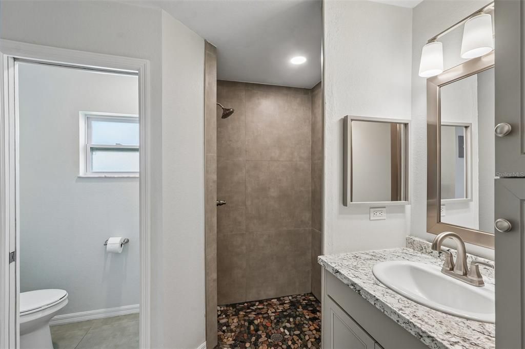 На продажу: $369,900 (4 спален, 2 ванн, 1712 Квадратных фут)