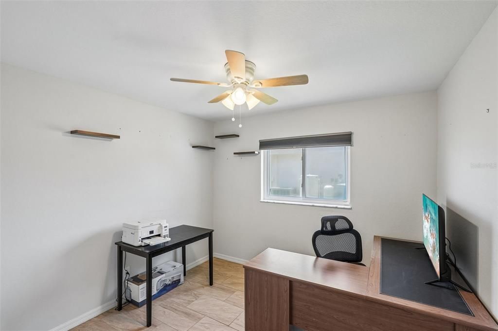 На продажу: $369,900 (4 спален, 2 ванн, 1712 Квадратных фут)