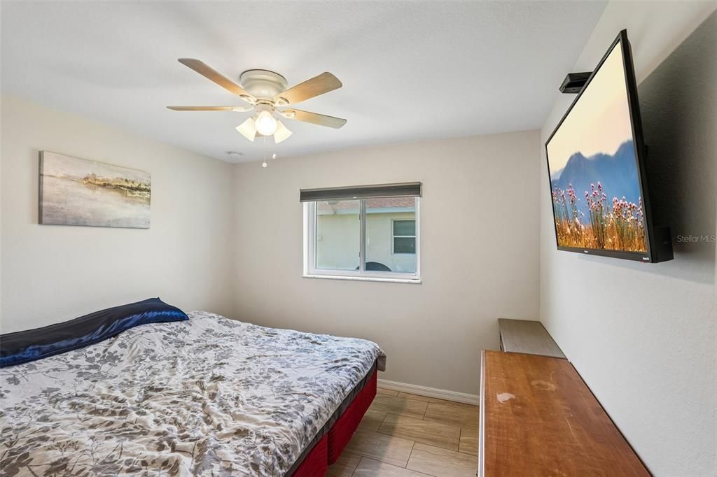 На продажу: $369,900 (4 спален, 2 ванн, 1712 Квадратных фут)