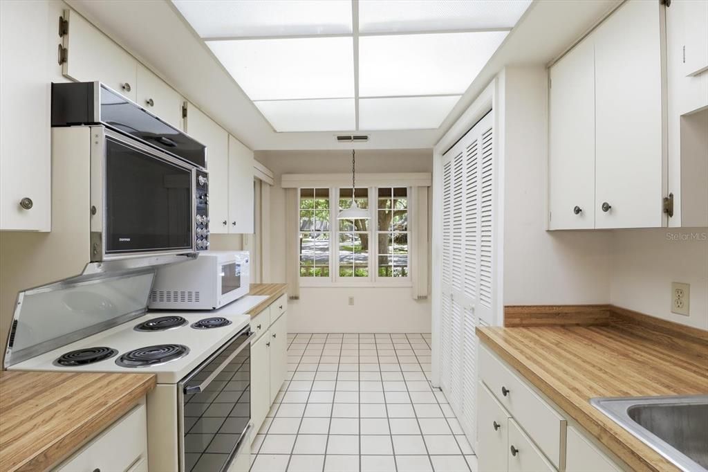 For Sale: $154,500 (2 beds, 2 baths, 1152 Square Feet)