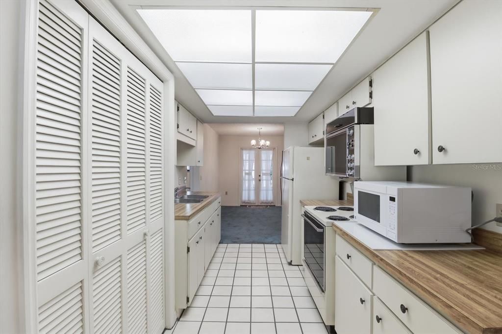 For Sale: $154,500 (2 beds, 2 baths, 1152 Square Feet)