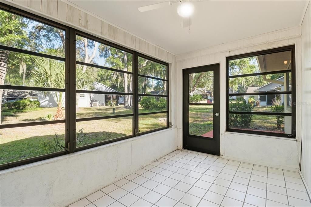 For Sale: $154,500 (2 beds, 2 baths, 1152 Square Feet)