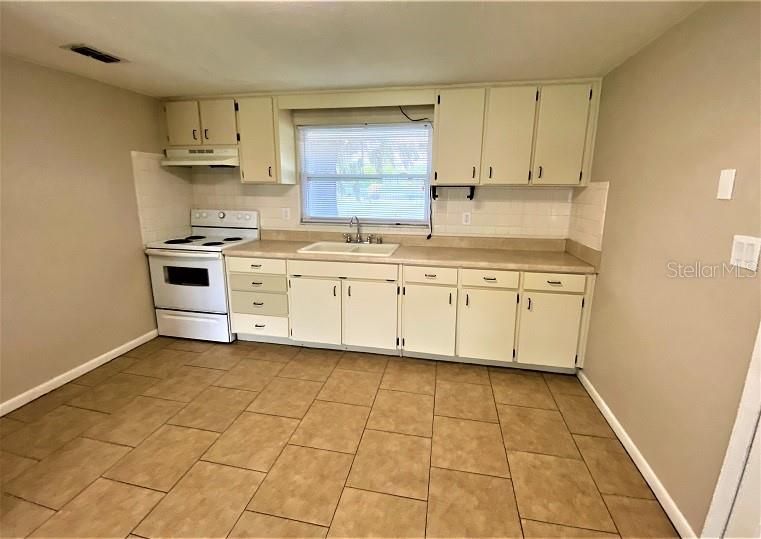 В аренду: $1,450 (2 спален, 1 ванн, 840 Квадратных фут)
