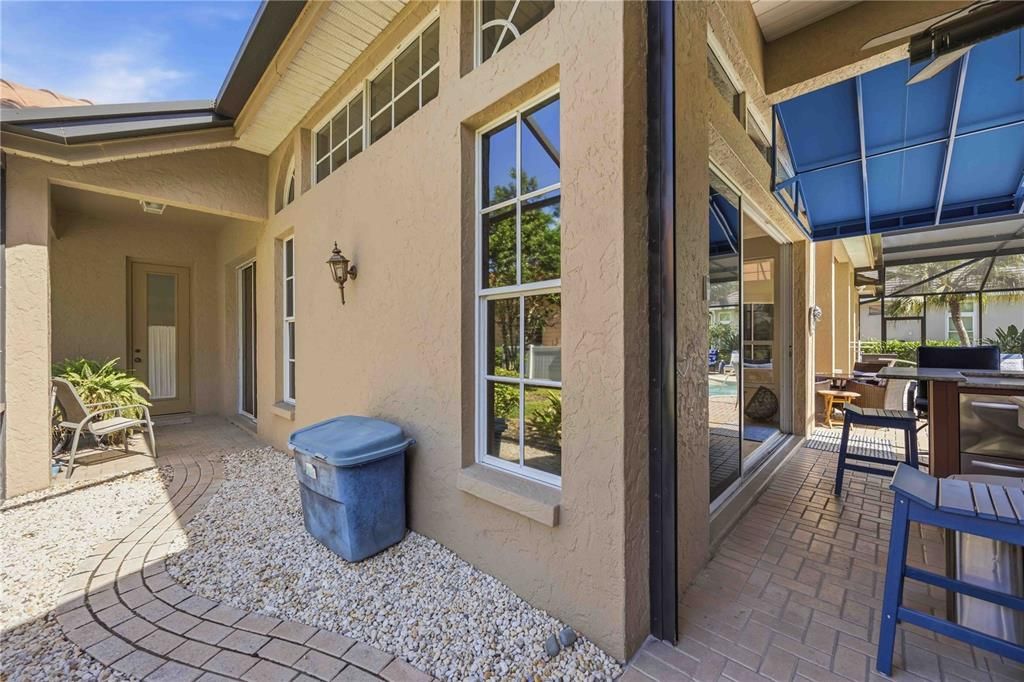 For Sale: $899,500 (3 beds, 4 baths, 2750 Square Feet)