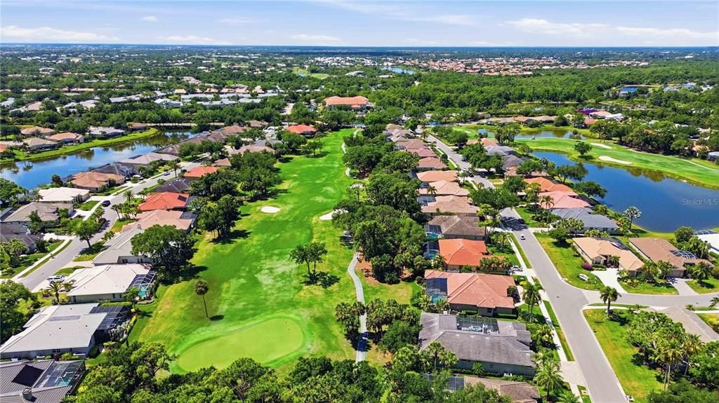 For Sale: $899,500 (3 beds, 4 baths, 2750 Square Feet)