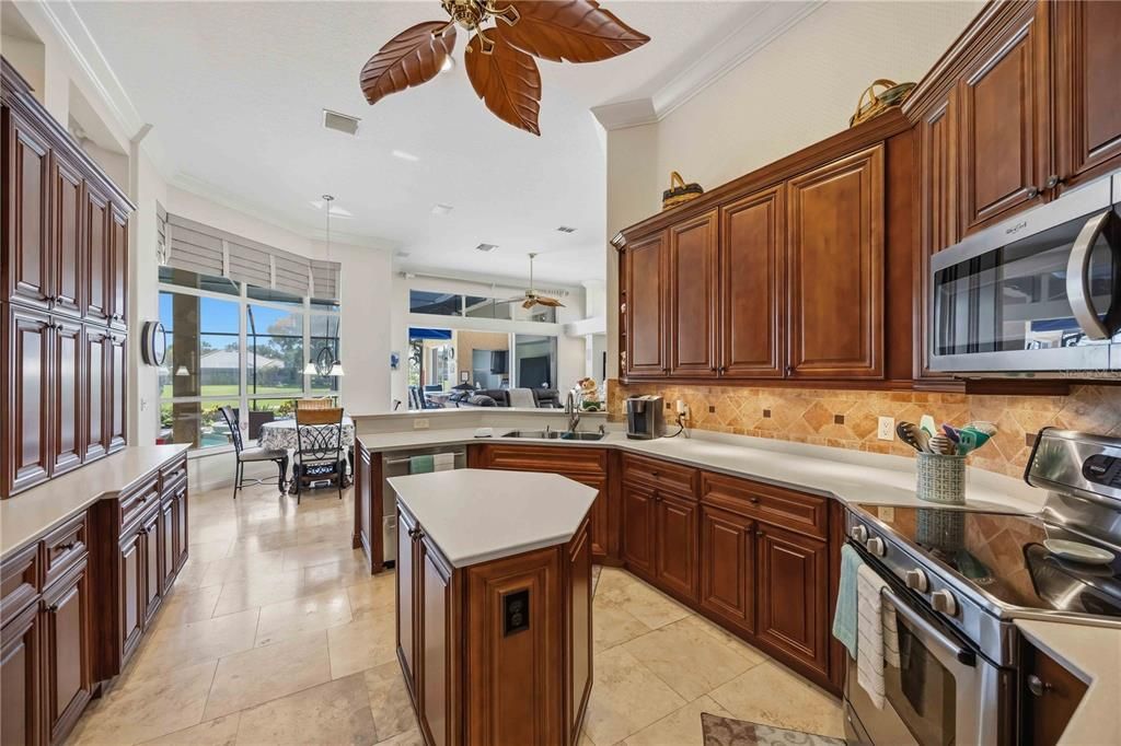 For Sale: $899,500 (3 beds, 4 baths, 2750 Square Feet)