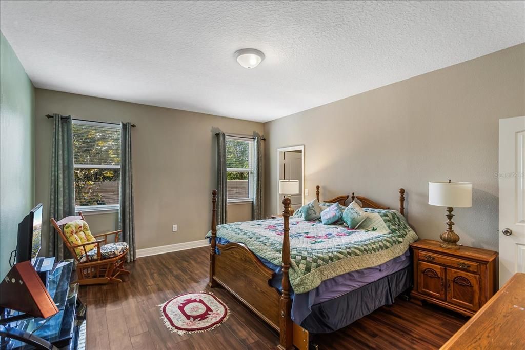 En Venta: $599,900 (5 camas, 2 baños, 2904 Pies cuadrados)