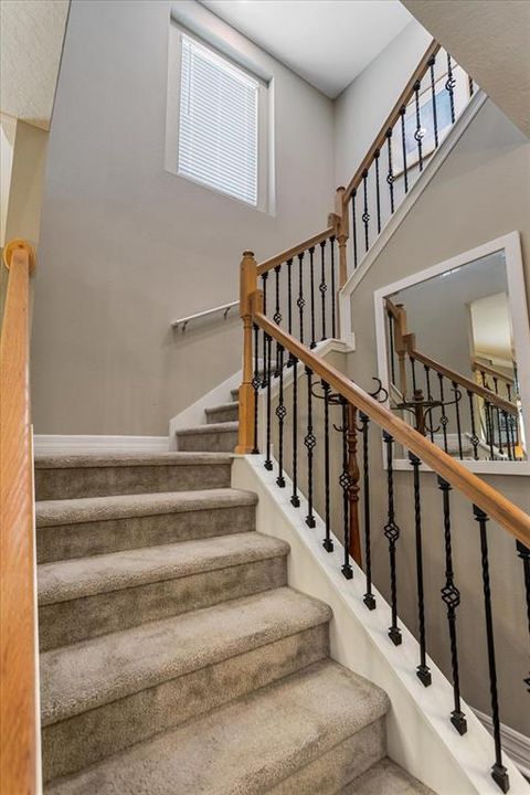 En Venta: $599,900 (5 camas, 2 baños, 2904 Pies cuadrados)