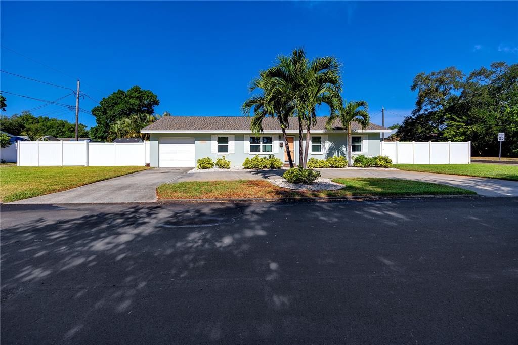Active With Contract: $475,000 (3 beds, 2 baths, 1410 Square Feet)