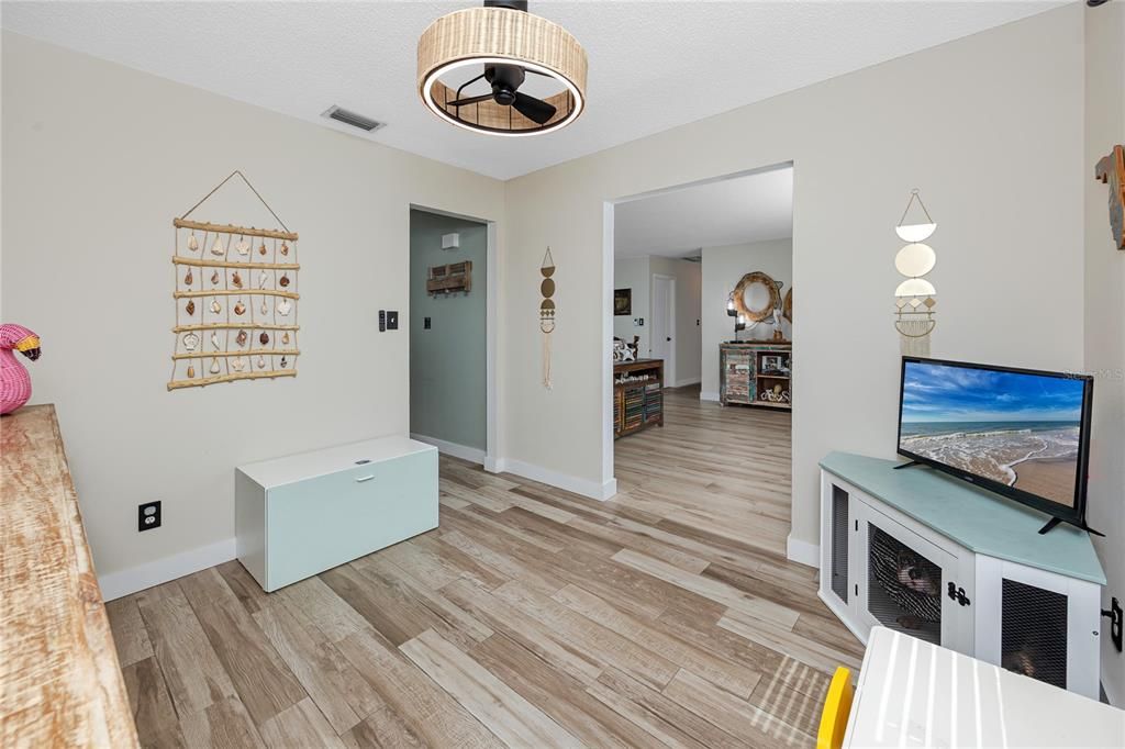 Active With Contract: $475,000 (3 beds, 2 baths, 1410 Square Feet)