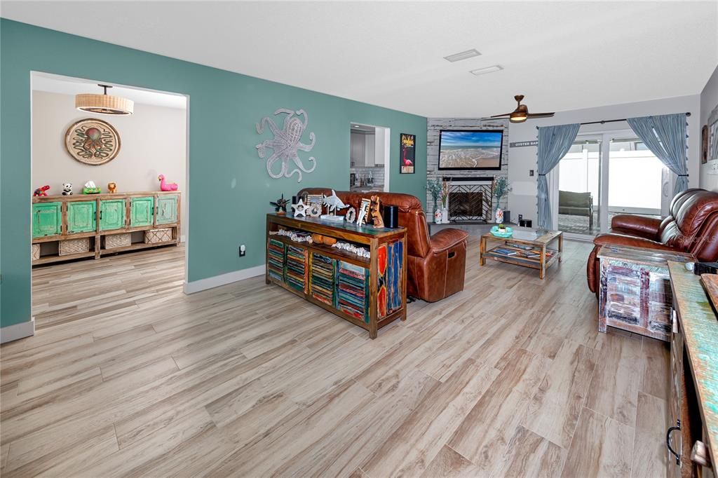 Active With Contract: $475,000 (3 beds, 2 baths, 1410 Square Feet)