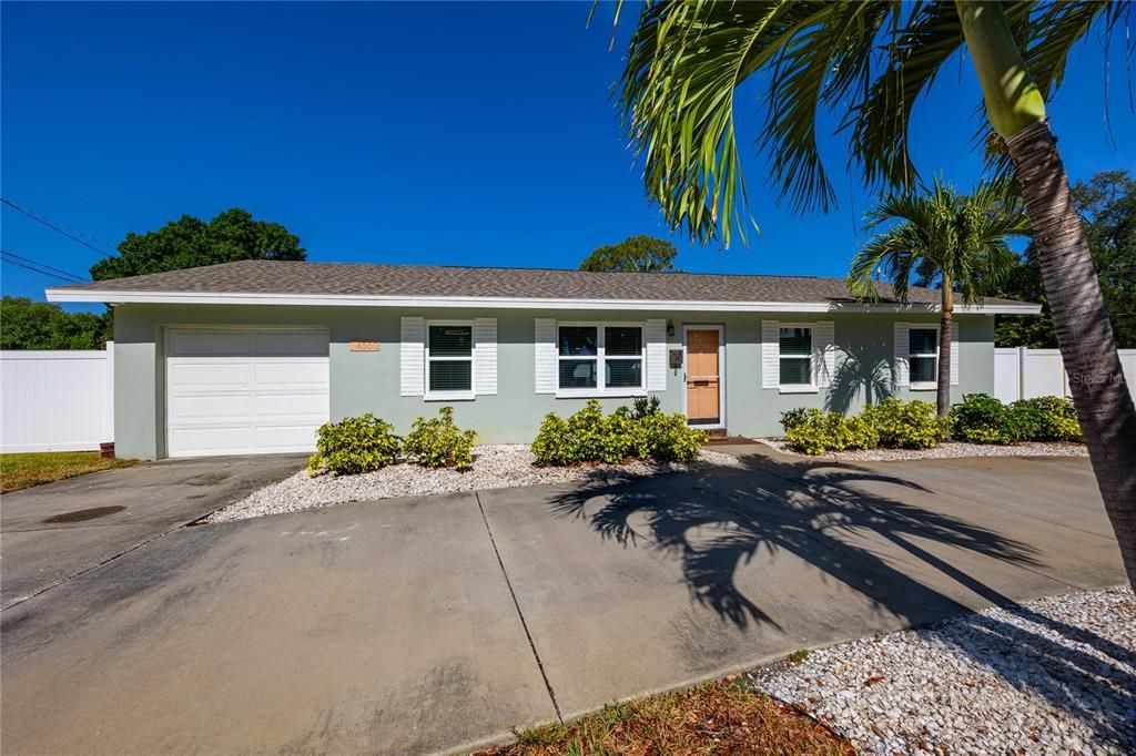 Active With Contract: $475,000 (3 beds, 2 baths, 1410 Square Feet)