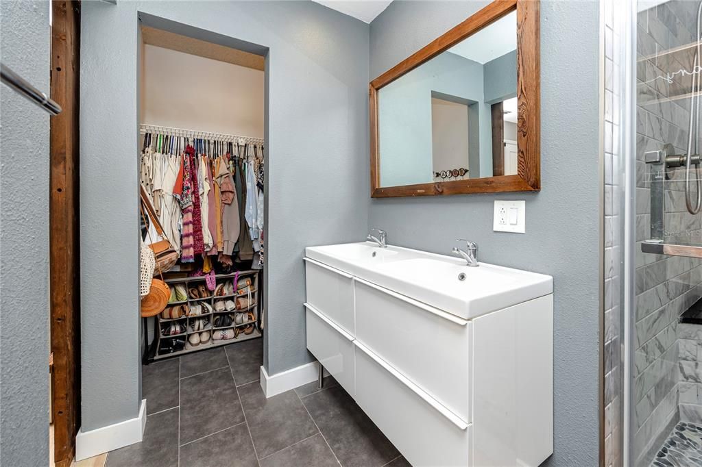 Active With Contract: $475,000 (3 beds, 2 baths, 1410 Square Feet)
