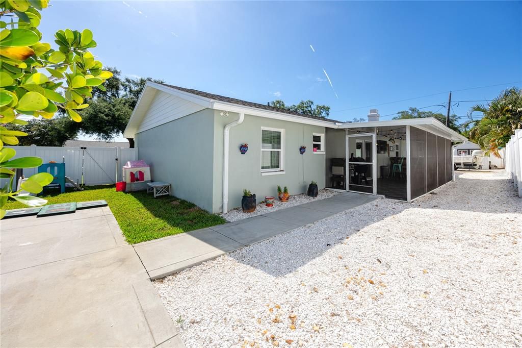 Active With Contract: $475,000 (3 beds, 2 baths, 1410 Square Feet)