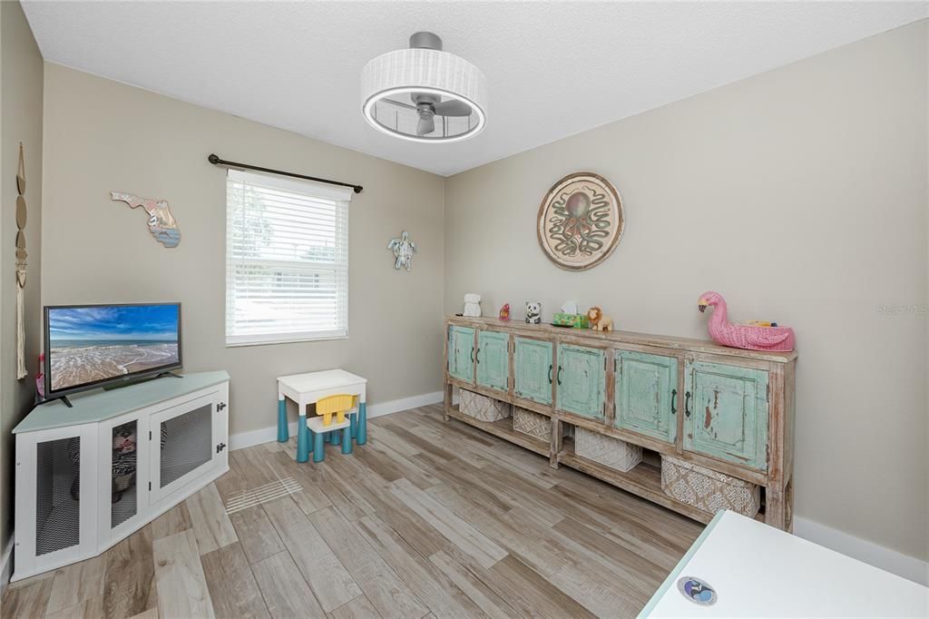 Active With Contract: $475,000 (3 beds, 2 baths, 1410 Square Feet)