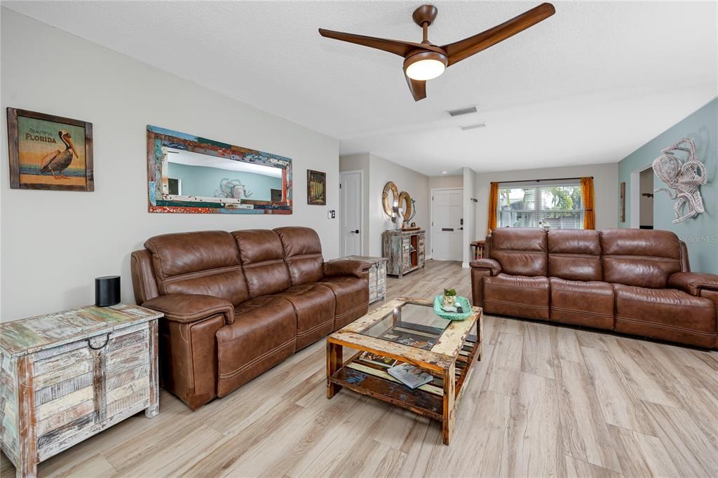 Active With Contract: $475,000 (3 beds, 2 baths, 1410 Square Feet)