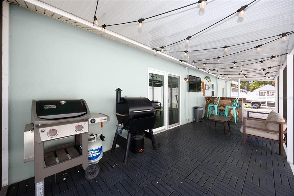 Active With Contract: $475,000 (3 beds, 2 baths, 1410 Square Feet)