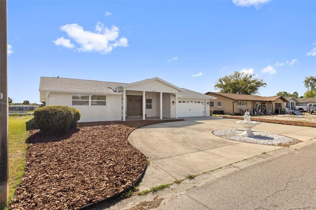 Active With Contract: $319,900 (4 beds, 3 baths, 1690 Square Feet)