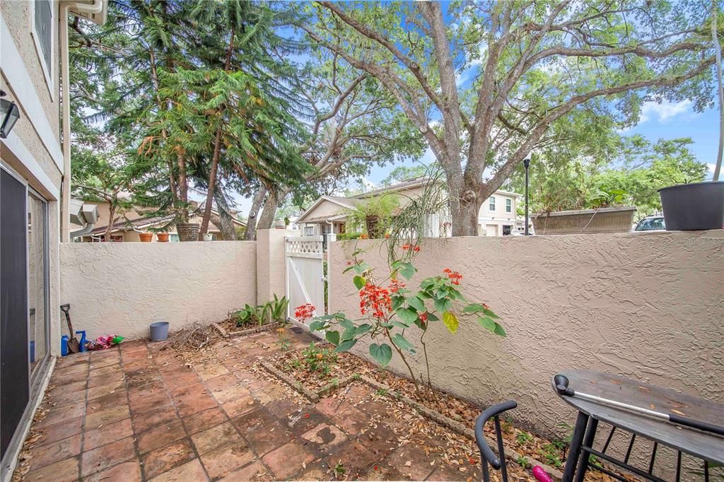 For Rent: $2,550 (2 beds, 1 baths, 1104 Square Feet)