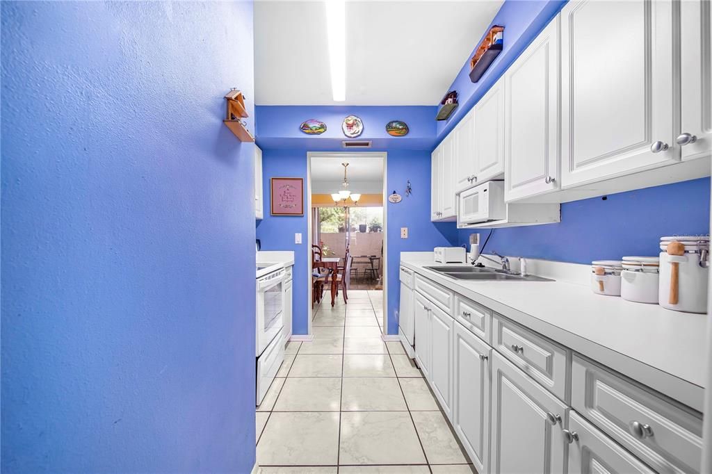 For Rent: $2,550 (2 beds, 1 baths, 1104 Square Feet)