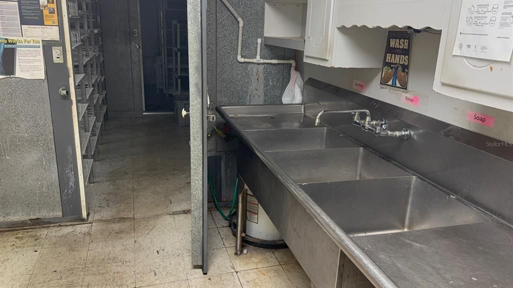 For Sale: $725,000 (0 beds, 0 baths, 2800 Square Feet)