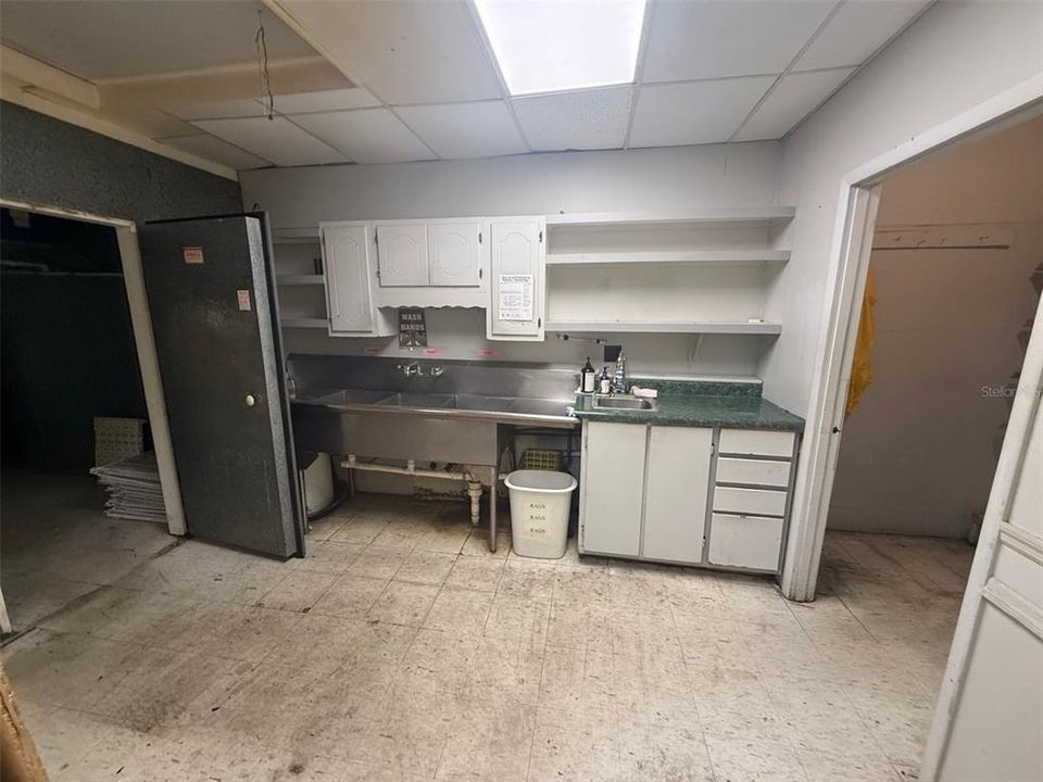 For Sale: $725,000 (0 beds, 0 baths, 2800 Square Feet)