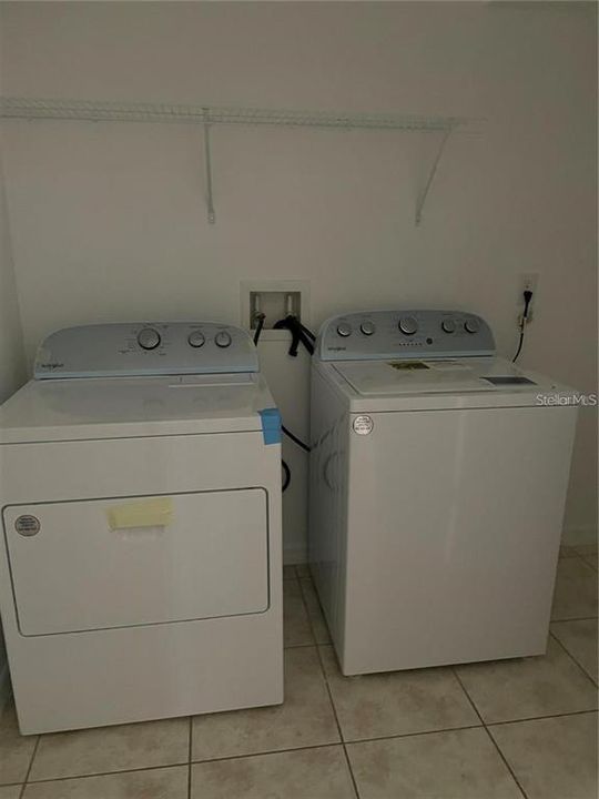 Activo con contrato: $2,300 (3 camas, 2 baños, 1461 Pies cuadrados)
