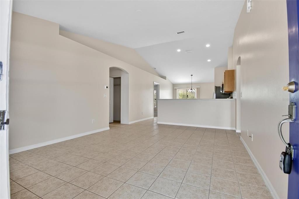For Rent: $1,700 (3 beds, 2 baths, 1111 Square Feet)