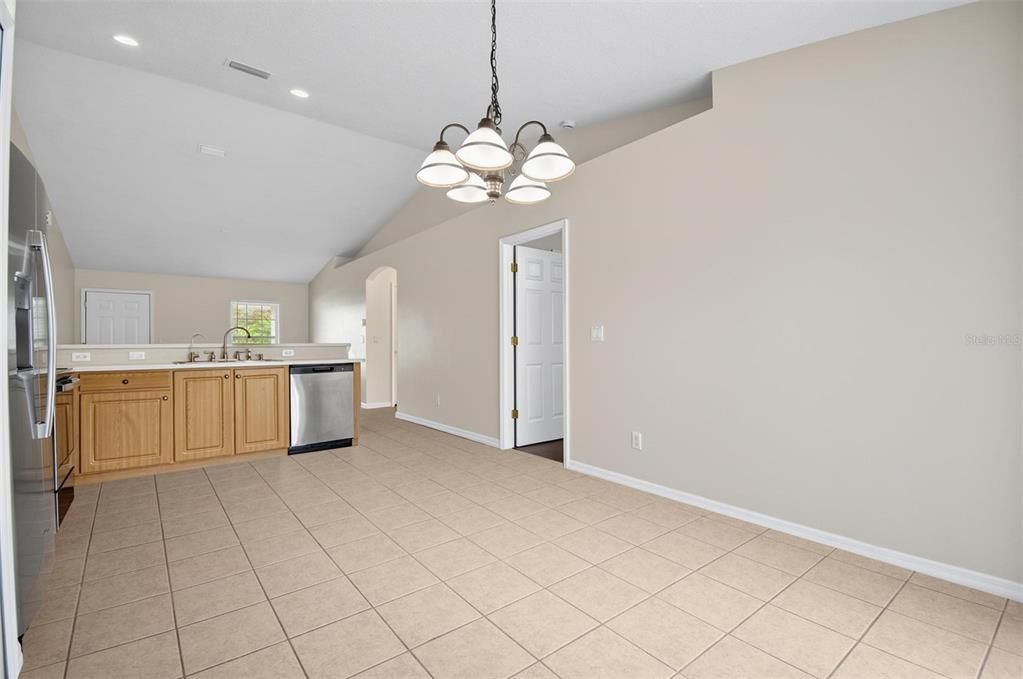 For Rent: $1,700 (3 beds, 2 baths, 1111 Square Feet)