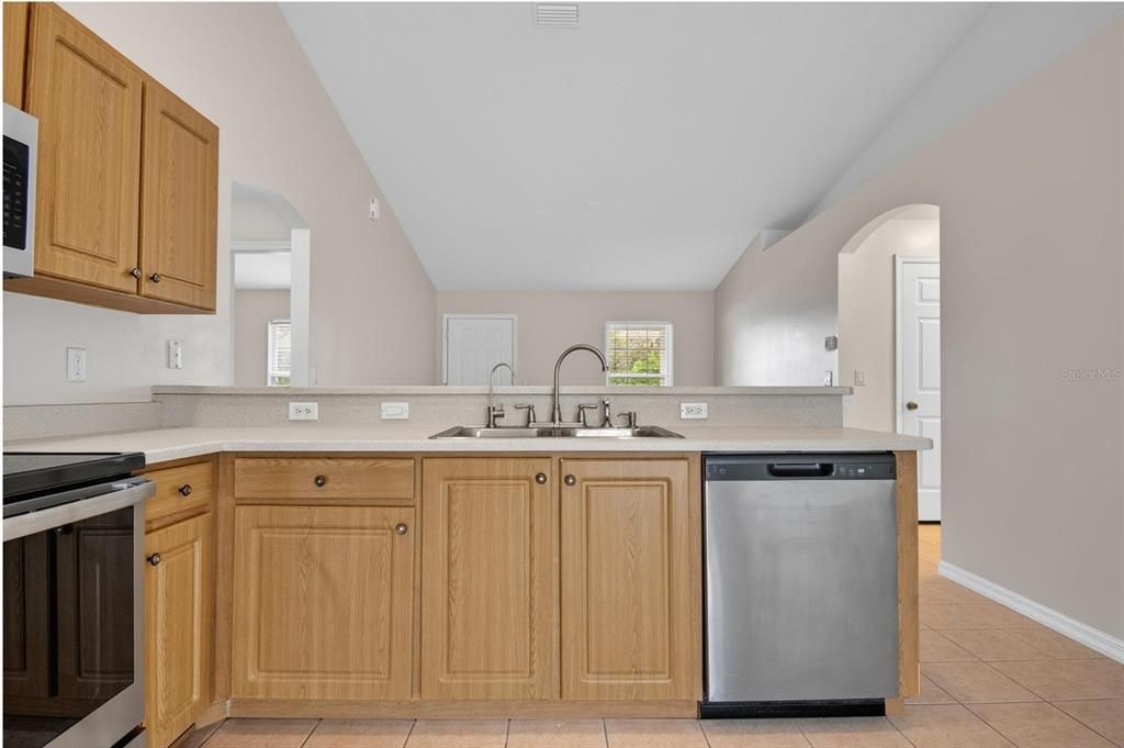 For Rent: $1,700 (3 beds, 2 baths, 1111 Square Feet)