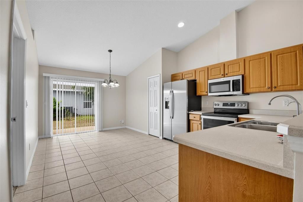 For Rent: $1,700 (3 beds, 2 baths, 1111 Square Feet)