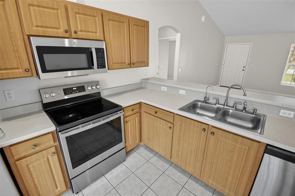 For Rent: $1,700 (3 beds, 2 baths, 1111 Square Feet)