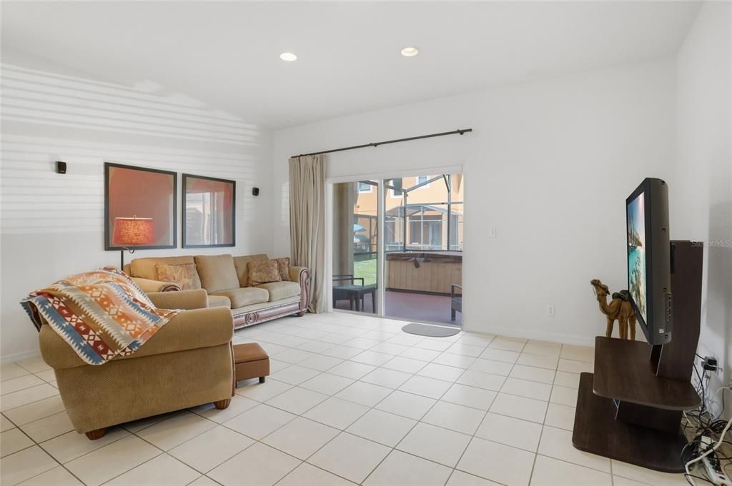 En Venta: $322,500 (4 camas, 3 baños, 1852 Pies cuadrados)