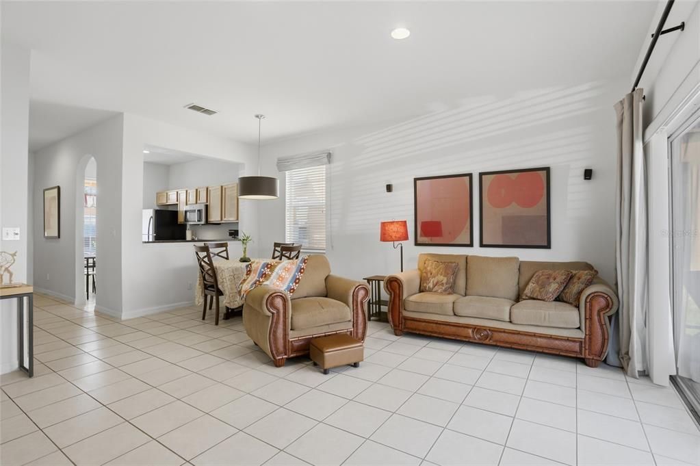 En Venta: $322,500 (4 camas, 3 baños, 1852 Pies cuadrados)