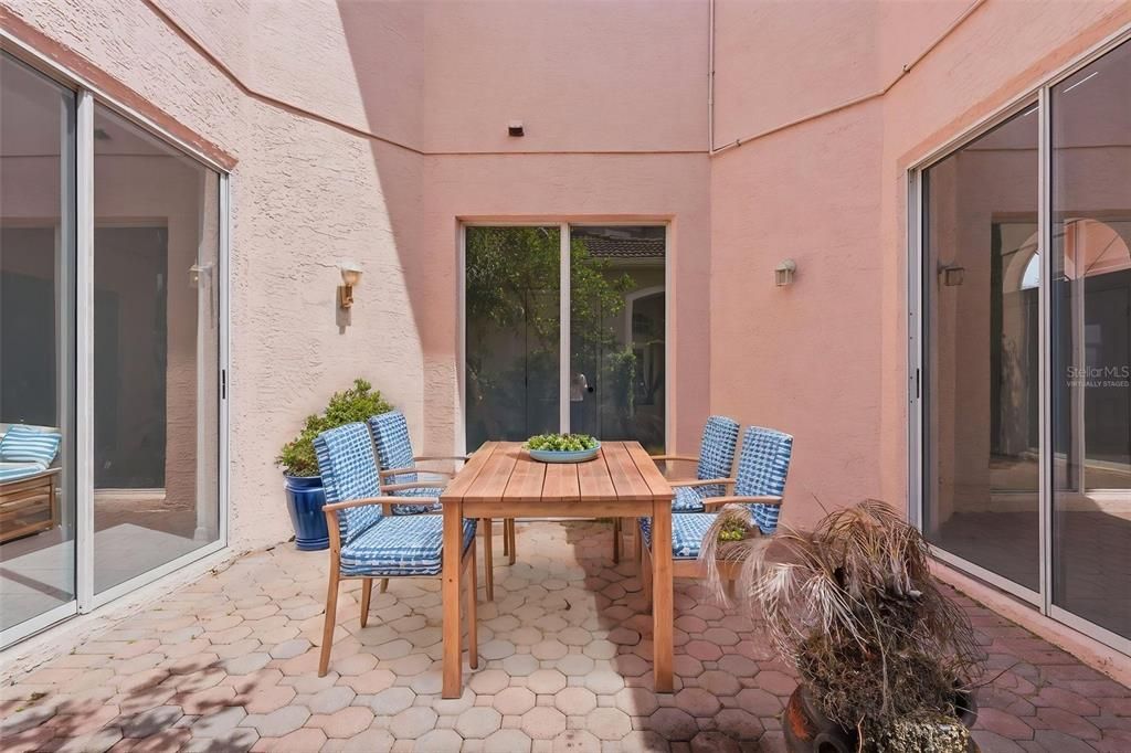 For Sale: $895,000 (3 beds, 3 baths, 2502 Square Feet)
