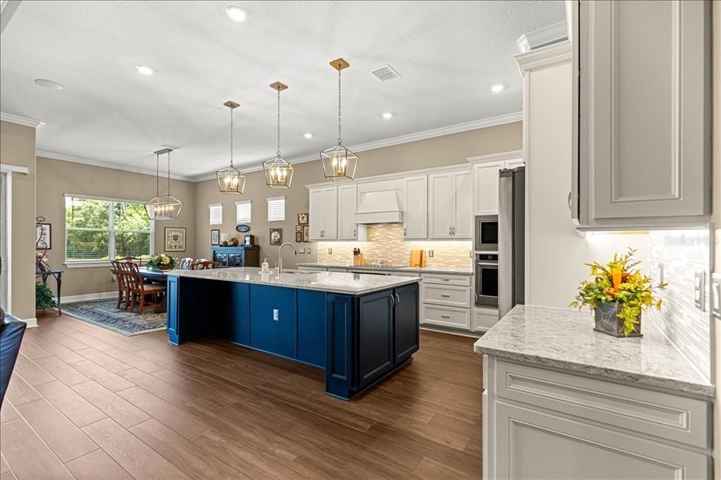 Active With Contract: $664,900 (3 beds, 3 baths, 2523 Square Feet)