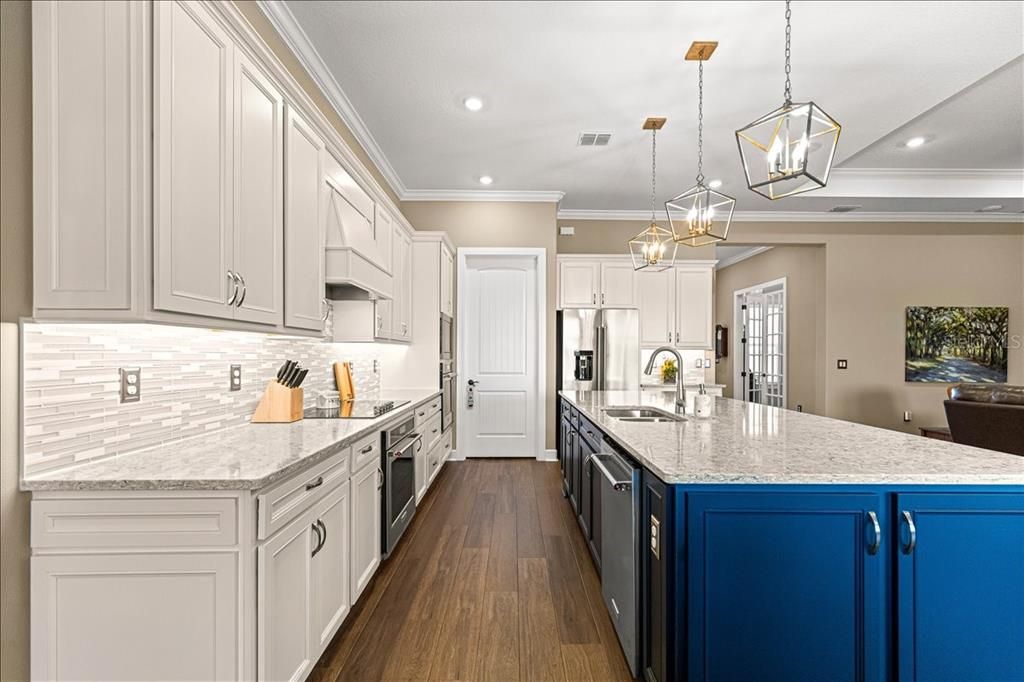 Active With Contract: $664,900 (3 beds, 3 baths, 2523 Square Feet)