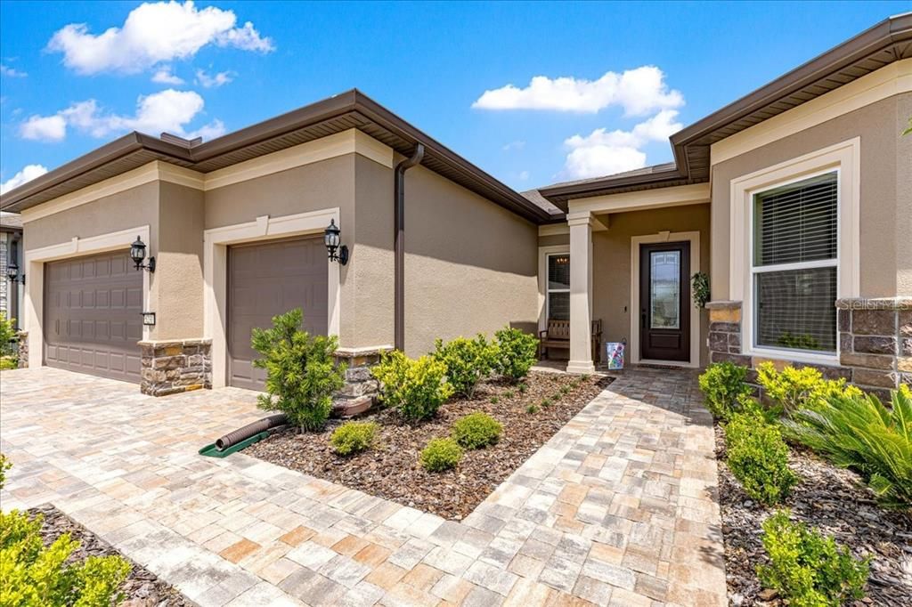 Active With Contract: $664,900 (3 beds, 3 baths, 2523 Square Feet)
