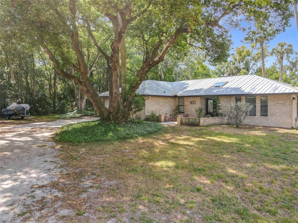 Activo con contrato: $550,000 (3 camas, 2 baños, 1965 Pies cuadrados)