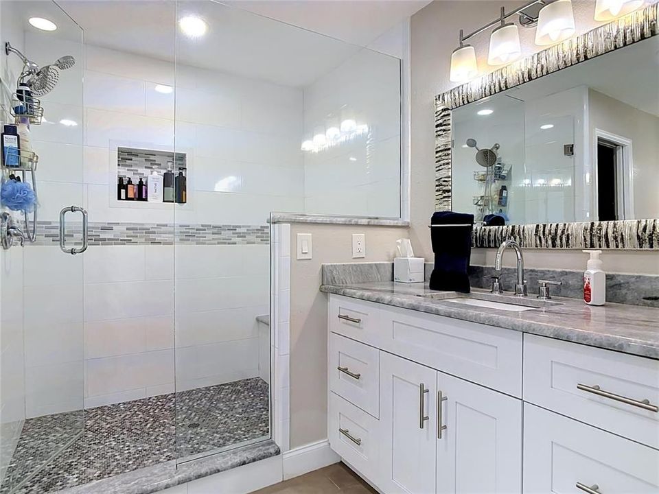 Activo con contrato: $550,000 (3 camas, 2 baños, 1965 Pies cuadrados)