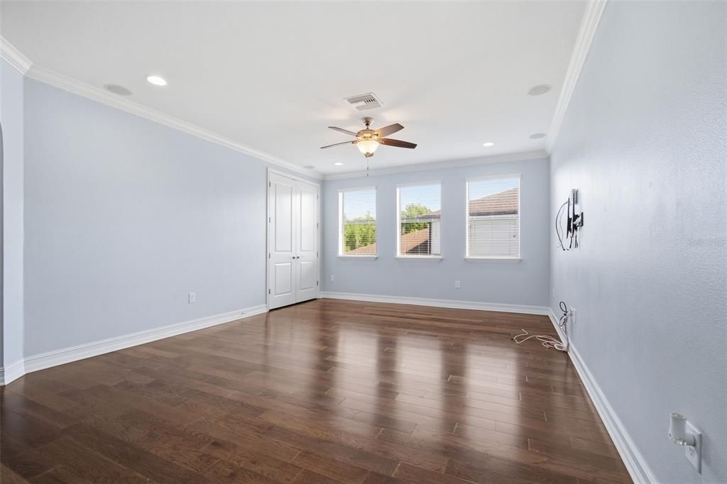 For Sale: $1,149,900 (5 beds, 4 baths, 4443 Square Feet)