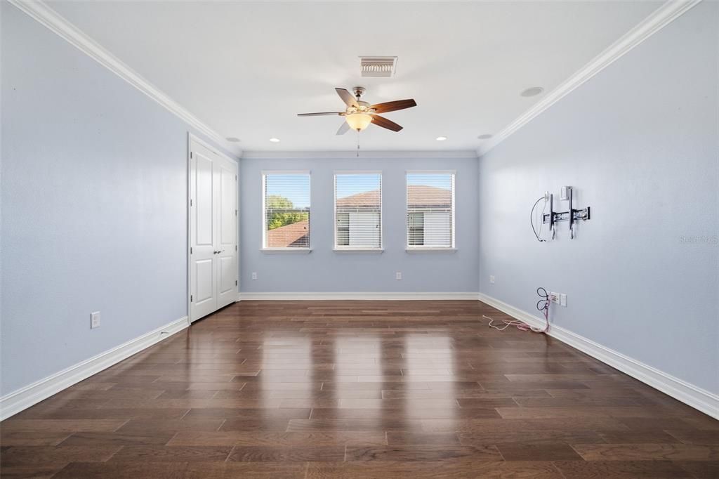 For Sale: $1,149,900 (5 beds, 4 baths, 4443 Square Feet)